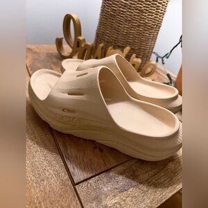 Hoka Ora Recovery Slide 3